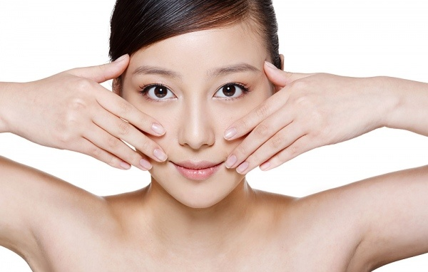 cách chăm sóc da mặt hàng ngày - massage da mặt